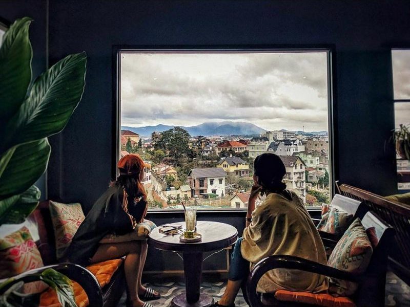 Review Up Coffee Đà Lạt - Quán cafe có view ngắm thành phố cực chill