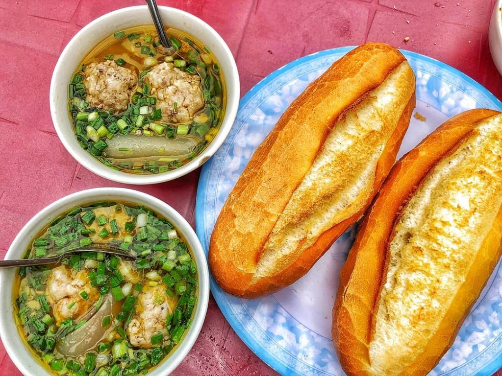 Review bánh mì xíu mại Hoàng Diệu top 1 quán ăn sáng Đà Lạt