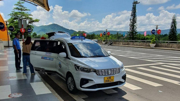 Đà Lạt: Taxi chở khách sân bay Liên Khương không còn tính cước theo đồng hồ