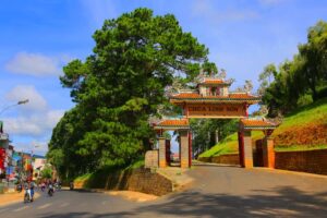 Ghé thăm chùa Linh Sơn: ngôi chùa lớn và cổ ở Đà Lạt