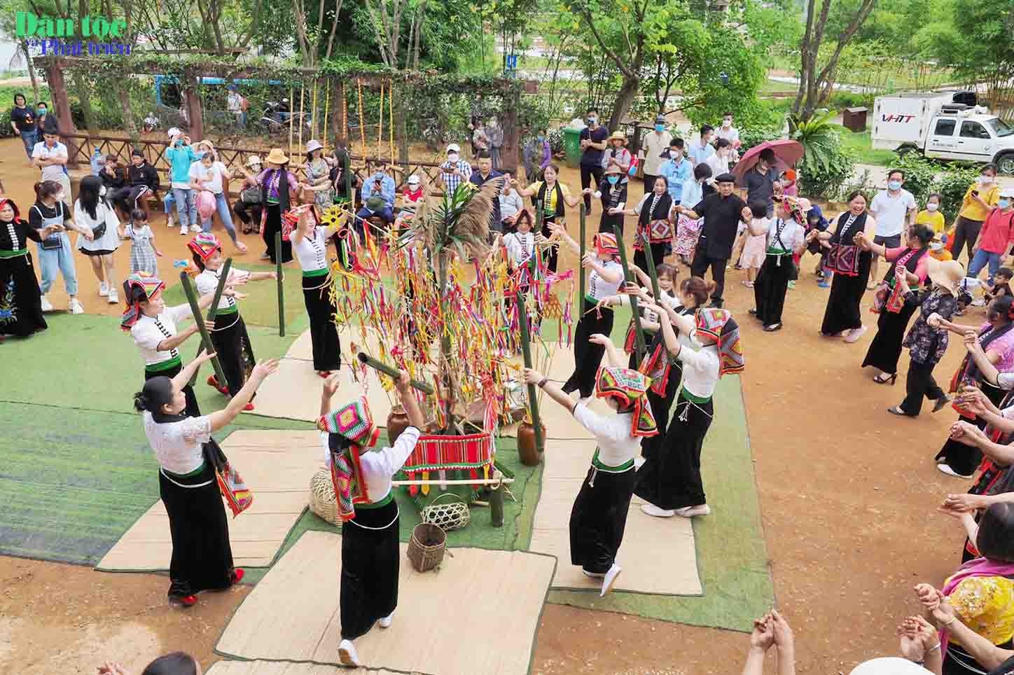 Trải nghiệm Lễ hội cầu mưa của dân tộc Thái Sơn La | Báo Dân tộc và Phát triển