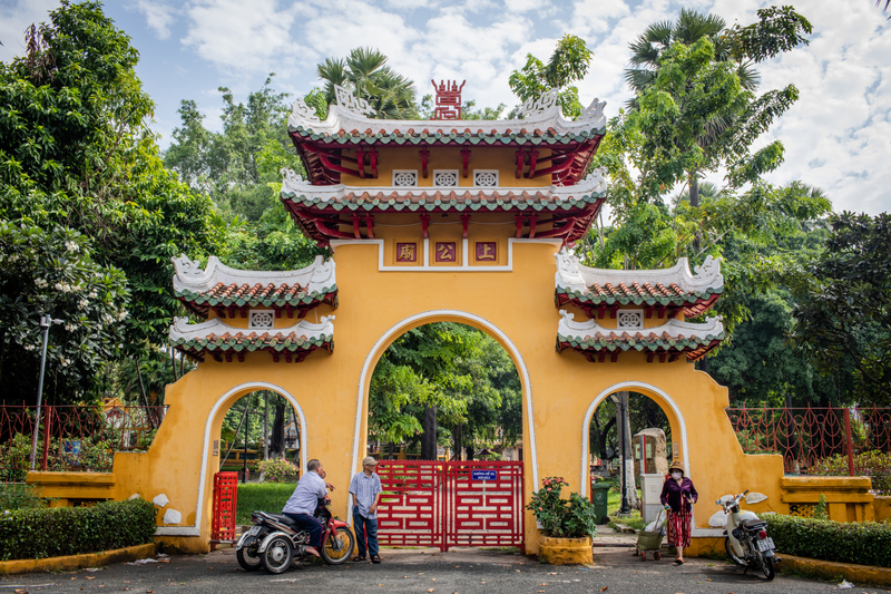 Khám phá Lăng Ông Bà Chiểu ngôi đền tâm linh tại Sài Gòn